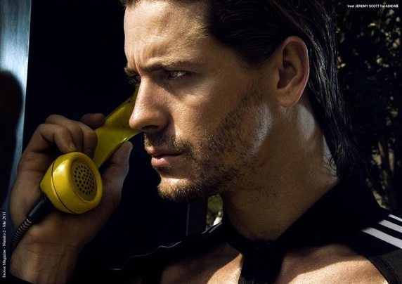 Josh Button &egrave; un superuomo per il nuovo Fatice