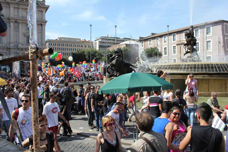 Le foto dell'Europride: i carri