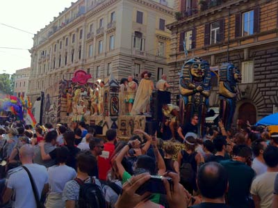 Le foto dell'Europride: i carri