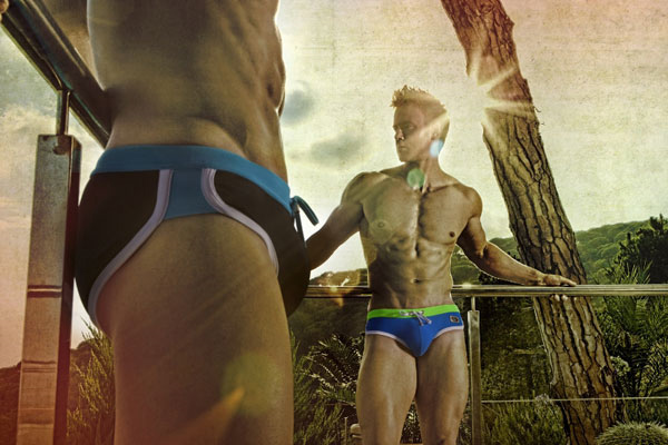 Nuova campagna Swimwear di ES: bagnati a bordo piscina