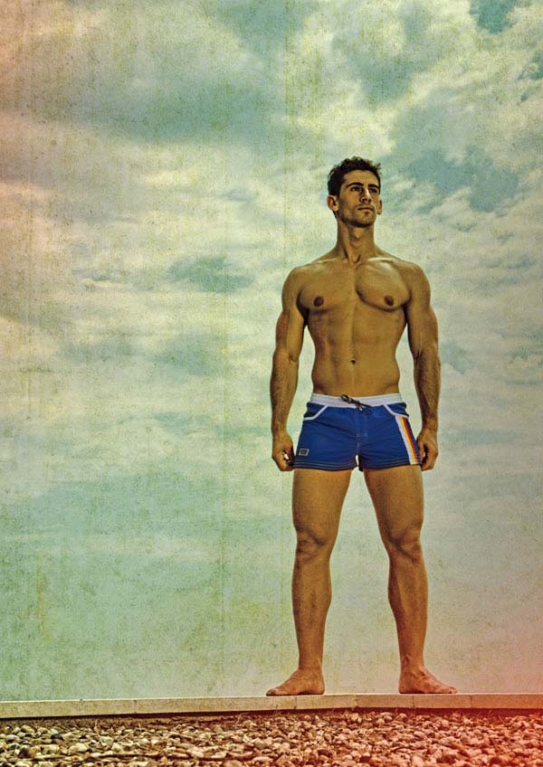 Nuova campagna Swimwear di ES: bagnati a bordo piscina