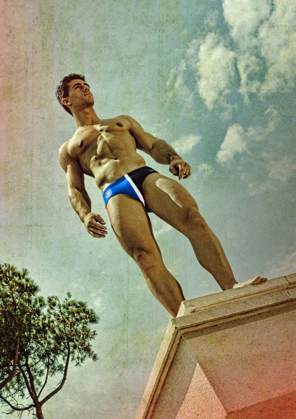 Nuova campagna Swimwear di ES: bagnati a bordo piscina