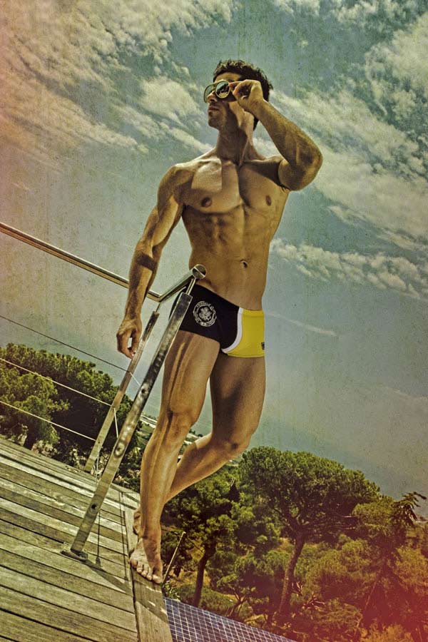 Nuova campagna Swimwear di ES: bagnati a bordo piscina