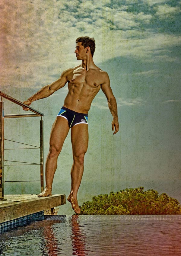 Nuova campagna Swimwear di ES: bagnati a bordo piscina