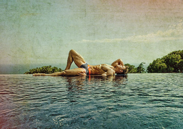 Nuova campagna Swimwear di ES: bagnati a bordo piscina