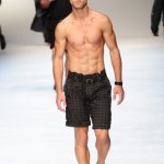David Gandy (e non solo) a petto nudo per D&G - Thumbnail
