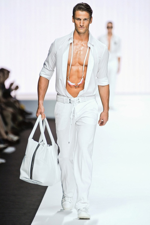 Cos&igrave; sar&agrave; l'uomo della prossima estate secondo Bikkembergs
