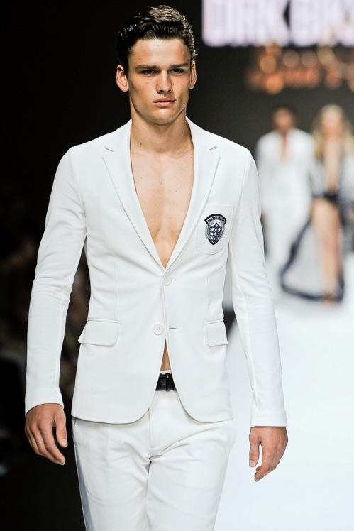 Cos&igrave; sar&agrave; l'uomo della prossima estate secondo Bikkembergs