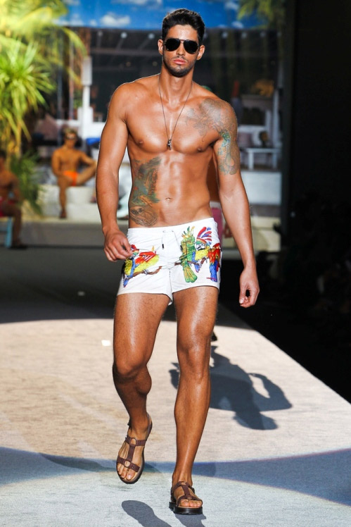 Ecco l'uomo di DSquared per la primavera/estate 2012