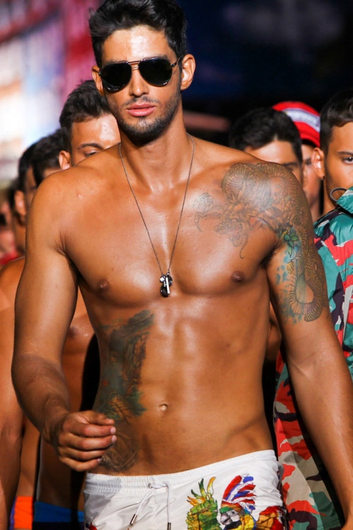 Ecco l'uomo di DSquared per la primavera/estate 2012