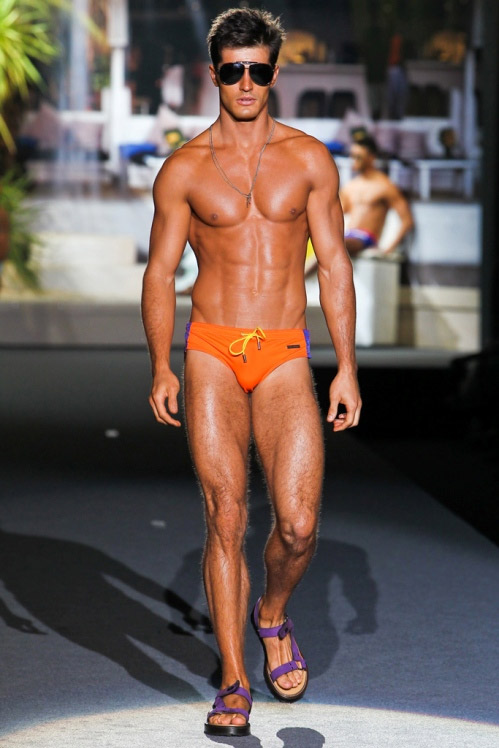 Ecco l'uomo di DSquared per la primavera/estate 2012