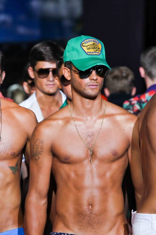Ecco l'uomo di DSquared per la primavera/estate 2012