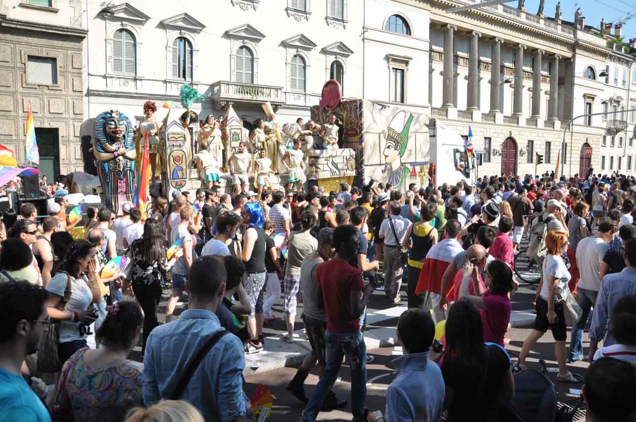 Milano Pride 2011: 60 mila in piazza con New York nel cuore