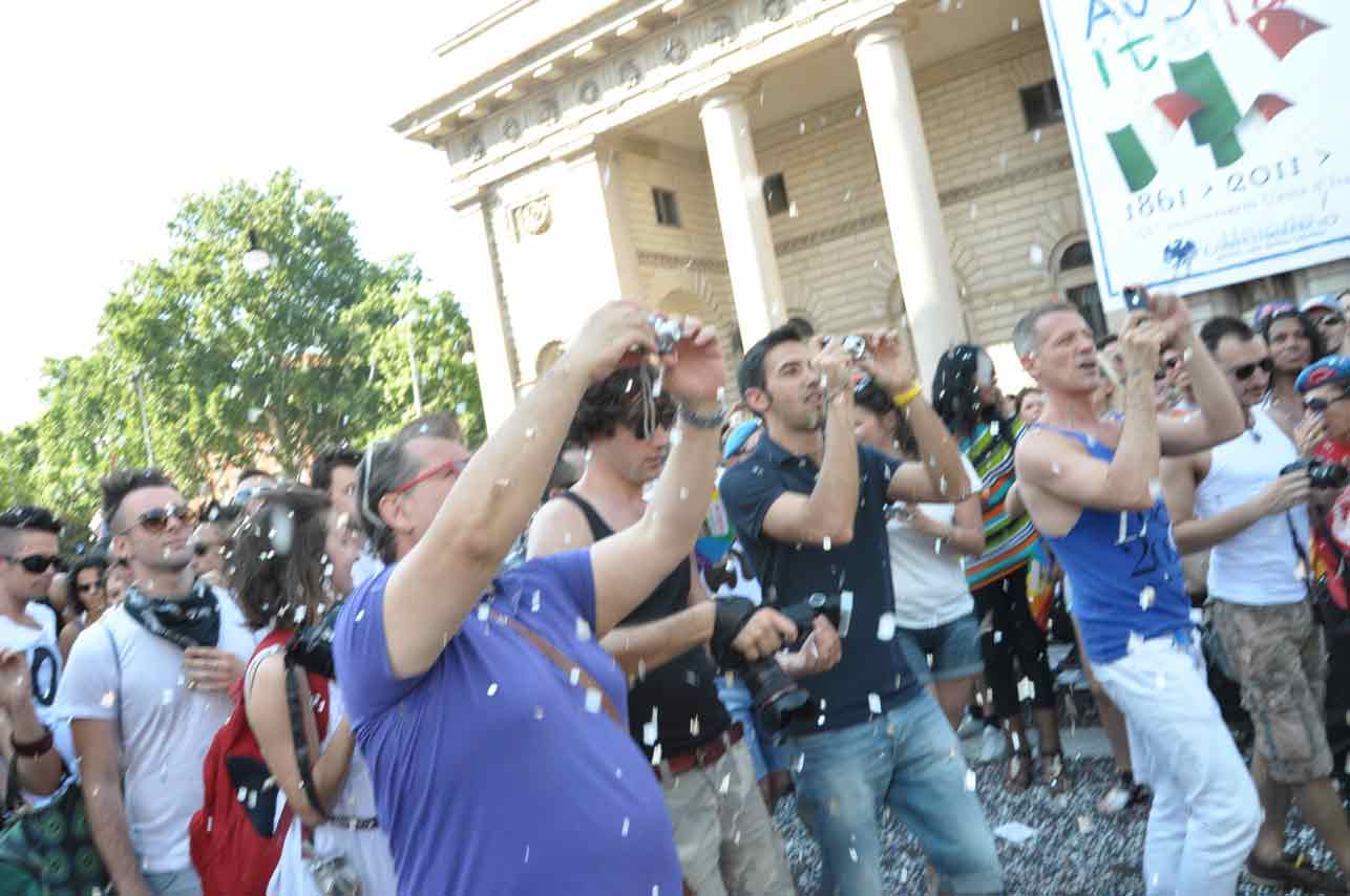 Milano Pride 2011: 60 mila in piazza con New York nel cuore