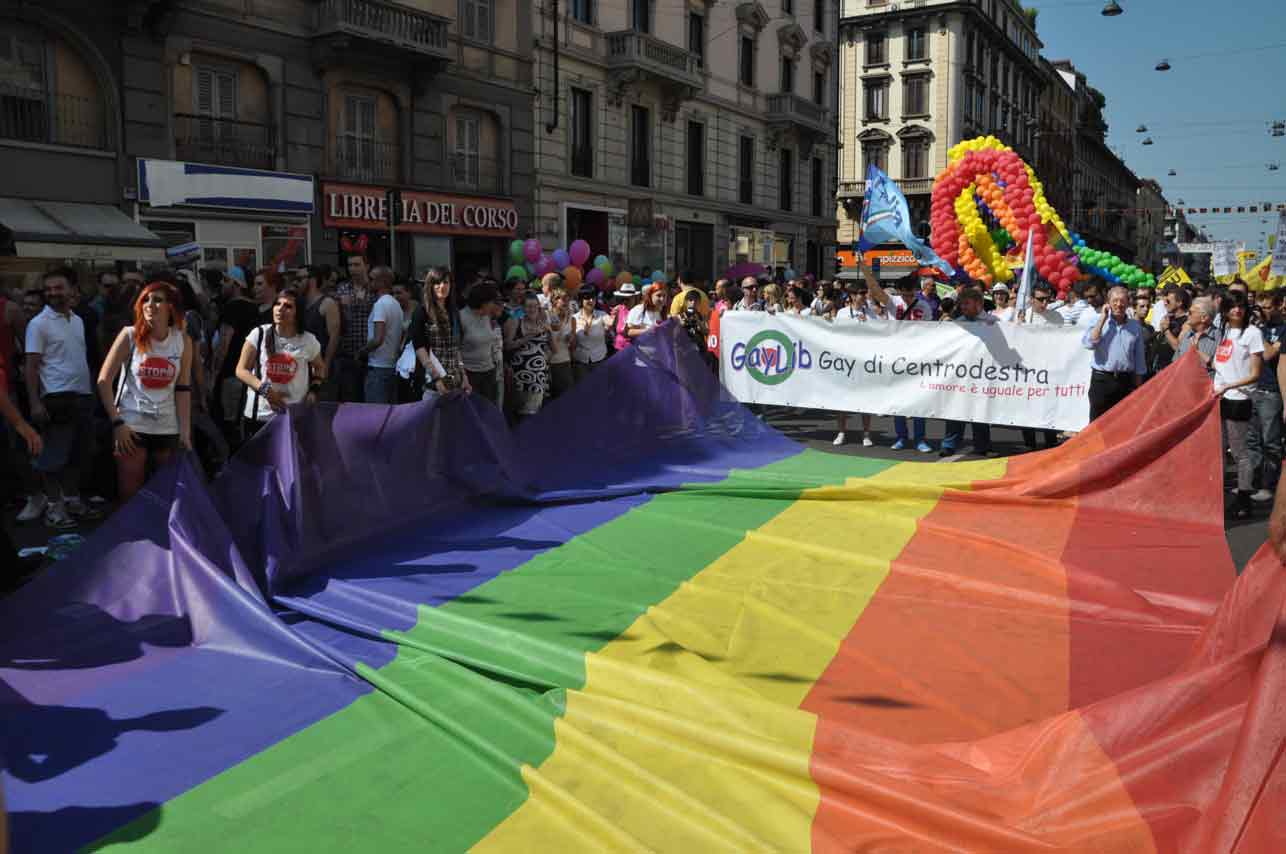 Milano Pride 2011: 60 mila in piazza con New York nel cuore