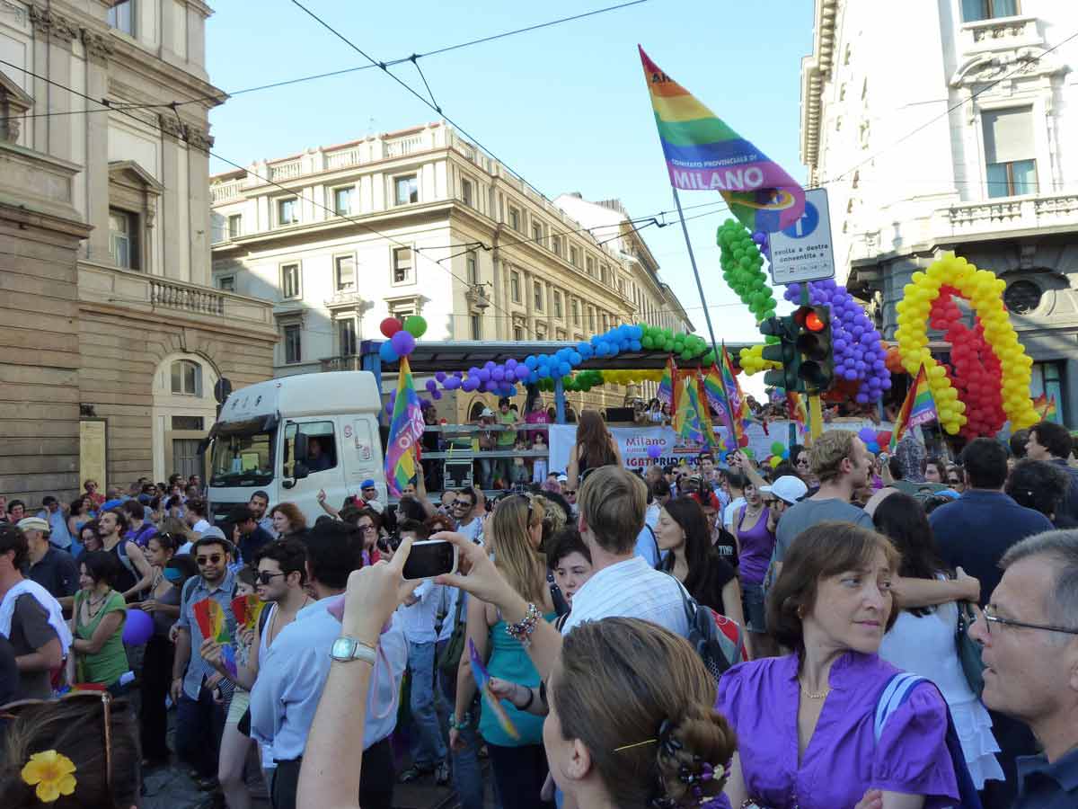 Milano Pride 2011: 60 mila in piazza con New York nel cuore