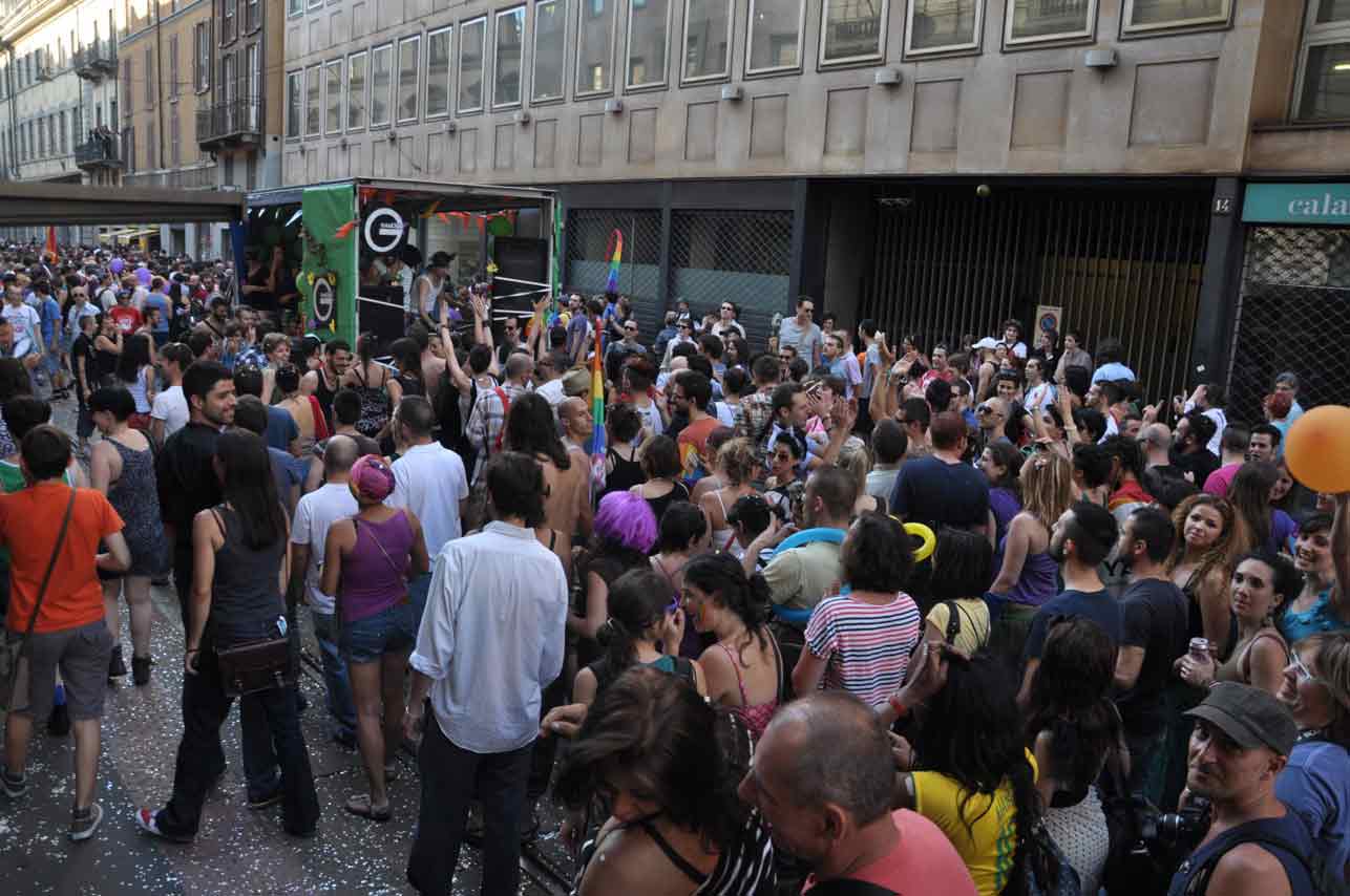 Milano Pride 2011: 60 mila in piazza con New York nel cuore