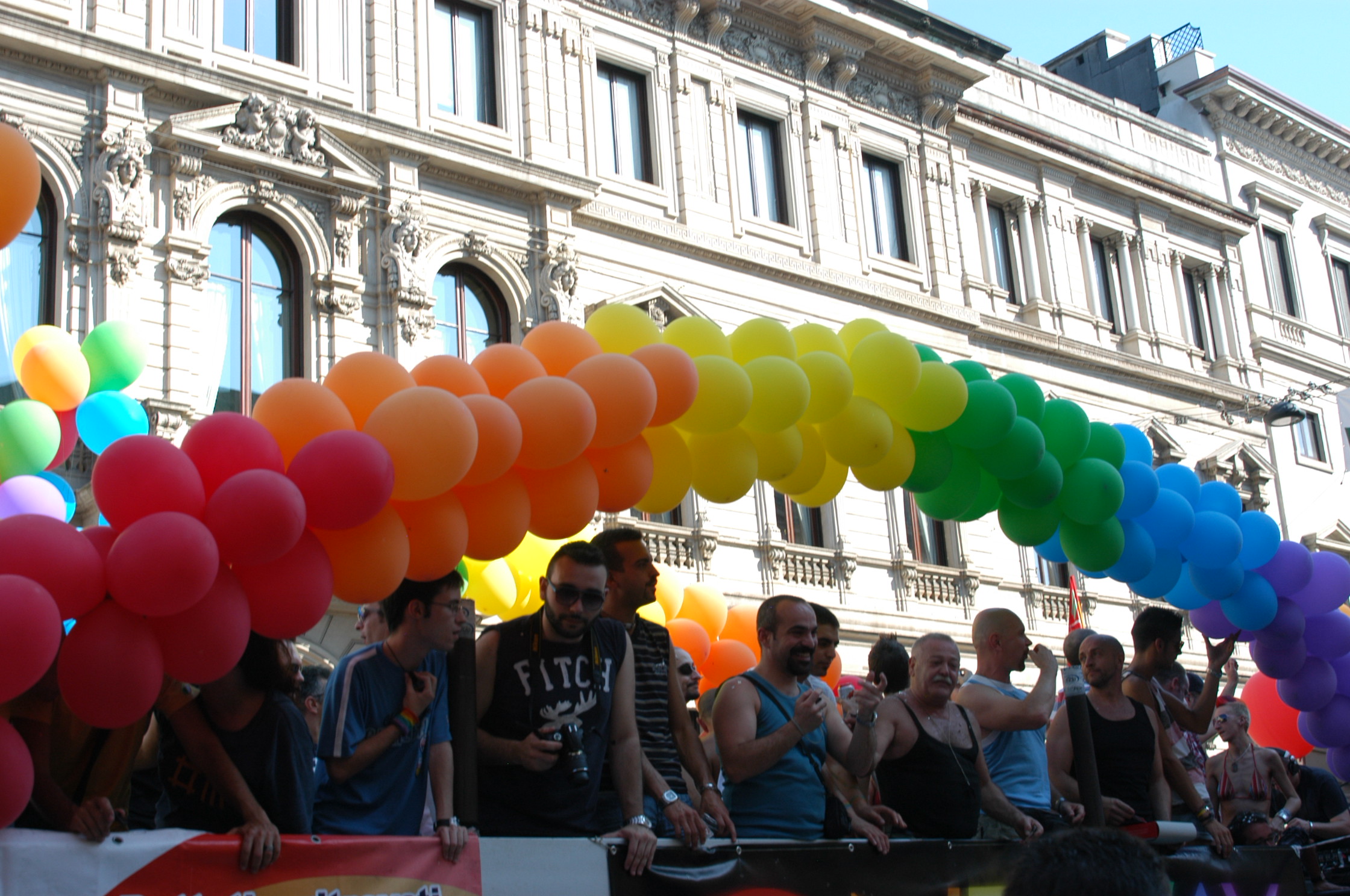 Milano Pride 2011: i carri del Christopher Street Day