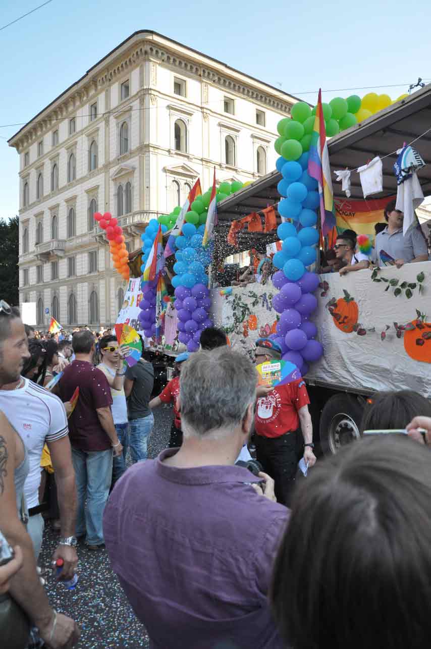 Milano Pride 2011: i carri del Christopher Street Day