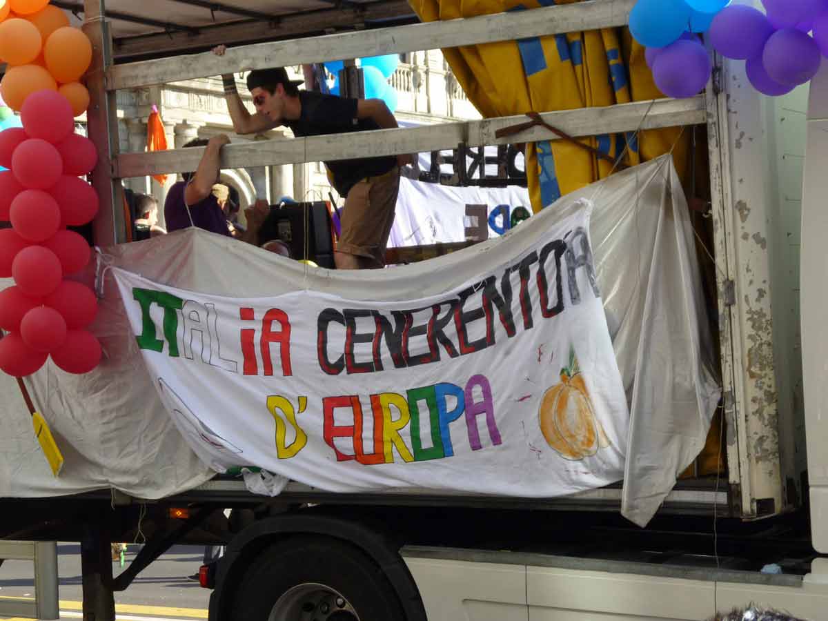 Milano Pride 2011: i carri del Christopher Street Day