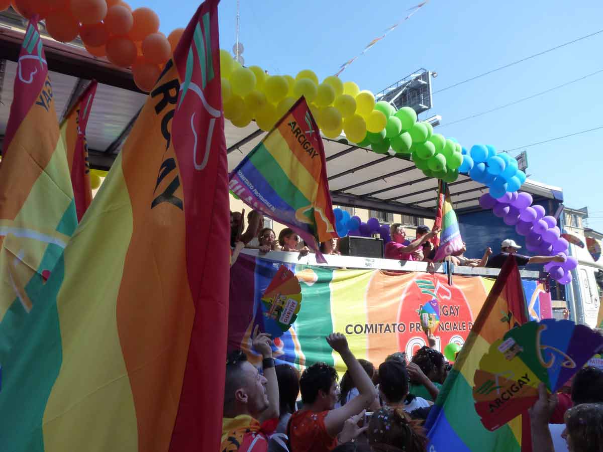 Milano Pride 2011: i carri del Christopher Street Day