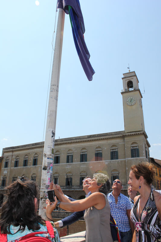 Pisa: a 42 anni da Stonewall la bandiera Rainbow sul pennone