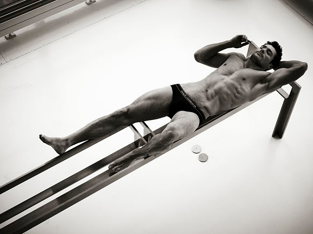 David Gandy nudo. D&G gli dedicano un intero libro. Le foto