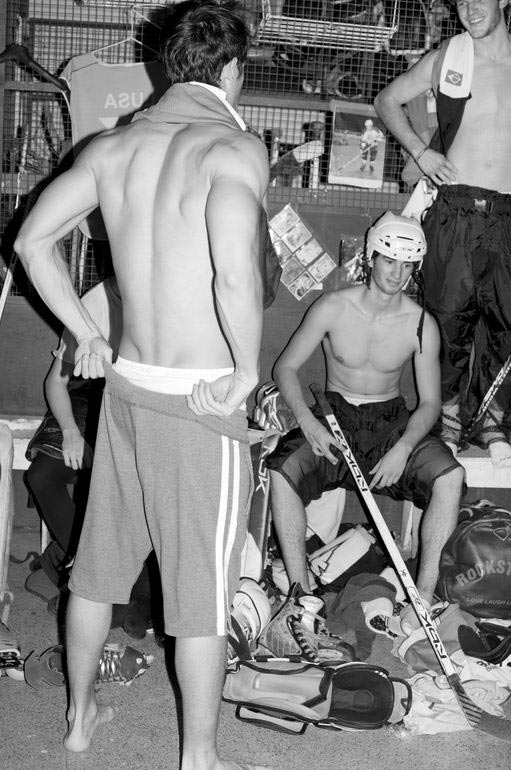 Kickstter trasforma i suoi modelli in giocatori di hockey