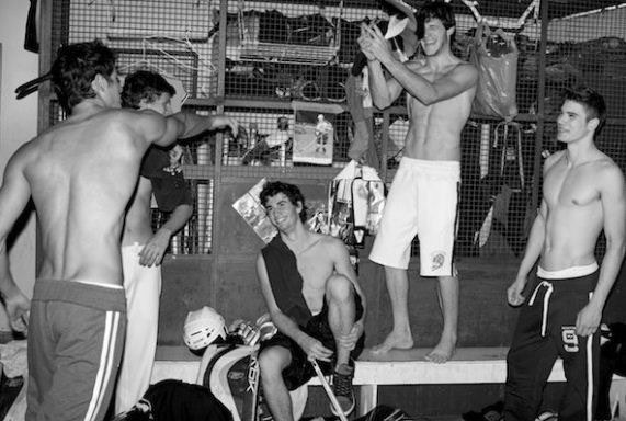 Kickstter trasforma i suoi modelli in giocatori di hockey