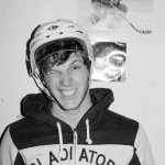 Kickstter trasforma i suoi modelli in giocatori di hockey - Thumbnail