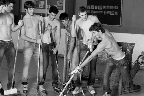 Kickstter trasforma i suoi modelli in giocatori di hockey