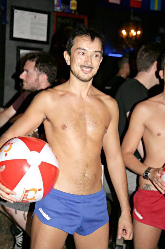 Edward, Mister Gay Lelephant in sfida per Mister Gay Italia