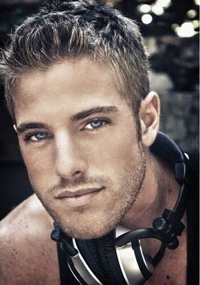 Josey Greenwell, il cantante che gioca a fare il modello
