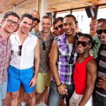 Come sconfiggere la calura: tutti nudi in terrazza - Thumbnail