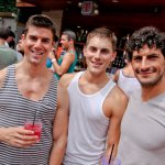 Come sconfiggere la calura: tutti nudi in terrazza - Thumbnail