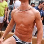 Come sconfiggere la calura: tutti nudi in terrazza - Thumbnail