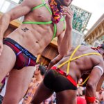 Come sconfiggere la calura: tutti nudi in terrazza - Thumbnail