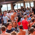 Come sconfiggere la calura: tutti nudi in terrazza - Thumbnail