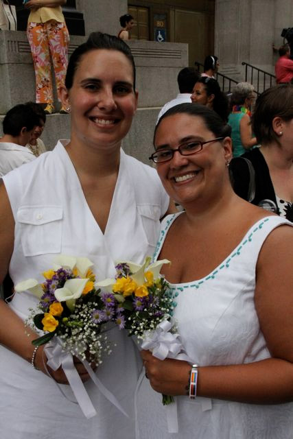 Le prime coppie gay di New York hanno detto s&igrave;