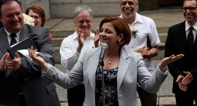 Le prime coppie gay di New York hanno detto s&igrave;