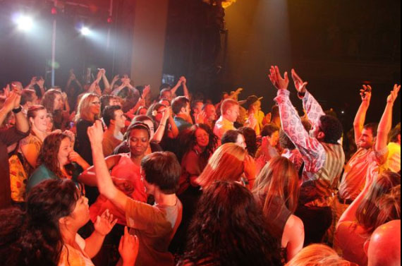 Broadway, durante il musical si sposano tre coppie