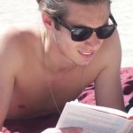 Hot Guys Reading Books: il lato sexy della lettura - Thumbnail