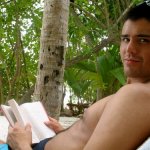 Hot Guys Reading Books: il lato sexy della lettura - Thumbnail