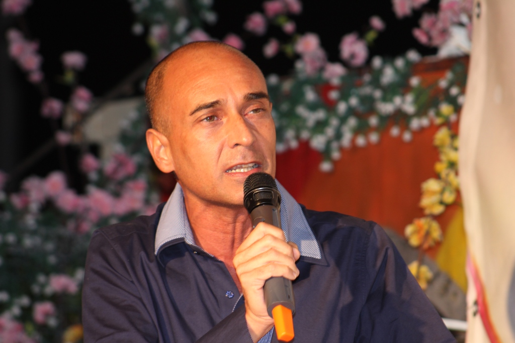 Le foto di Carlo Giovanardi al Mardi Gras di Torre del Lago