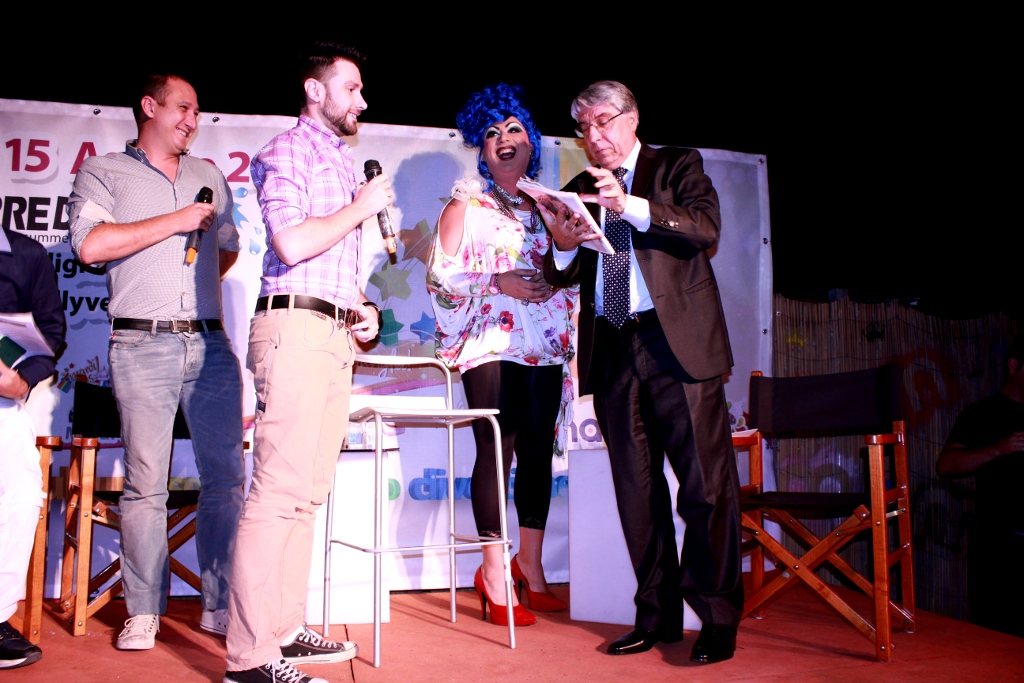 Le foto di Carlo Giovanardi al Mardi Gras di Torre del Lago