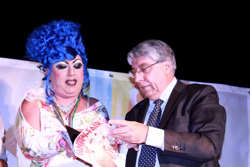 Le foto di Carlo Giovanardi al Mardi Gras di Torre del Lago