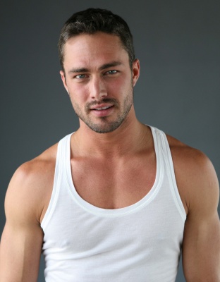 Taylor Kinney, da licantropo a modello per Lady Gaga