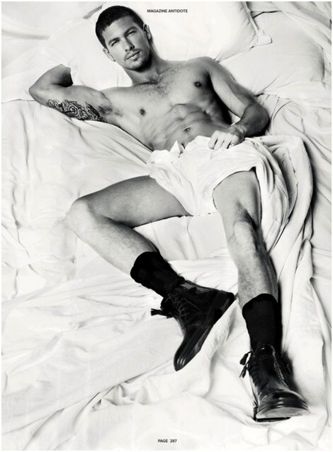 Boiys, boys, boys: i ragazzi di D&G a letto per Antidote