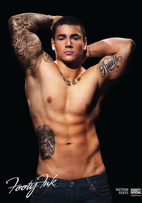Calendari 2012: tatuaggi sui muscoli dei rugysti australiani