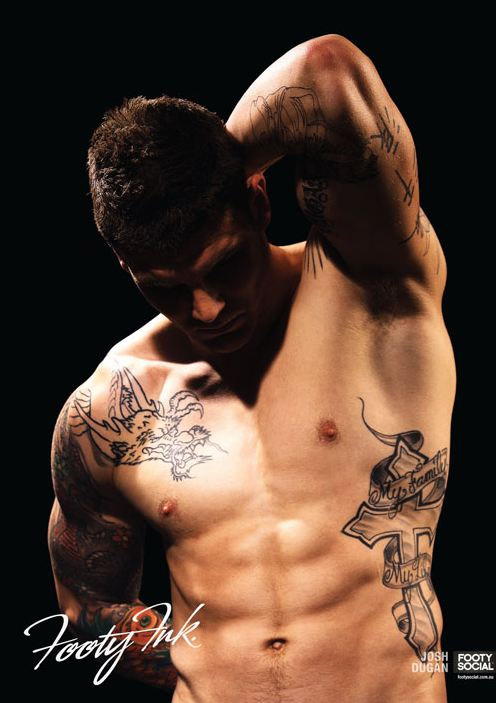 Calendari 2012: tatuaggi sui muscoli dei rugysti australiani